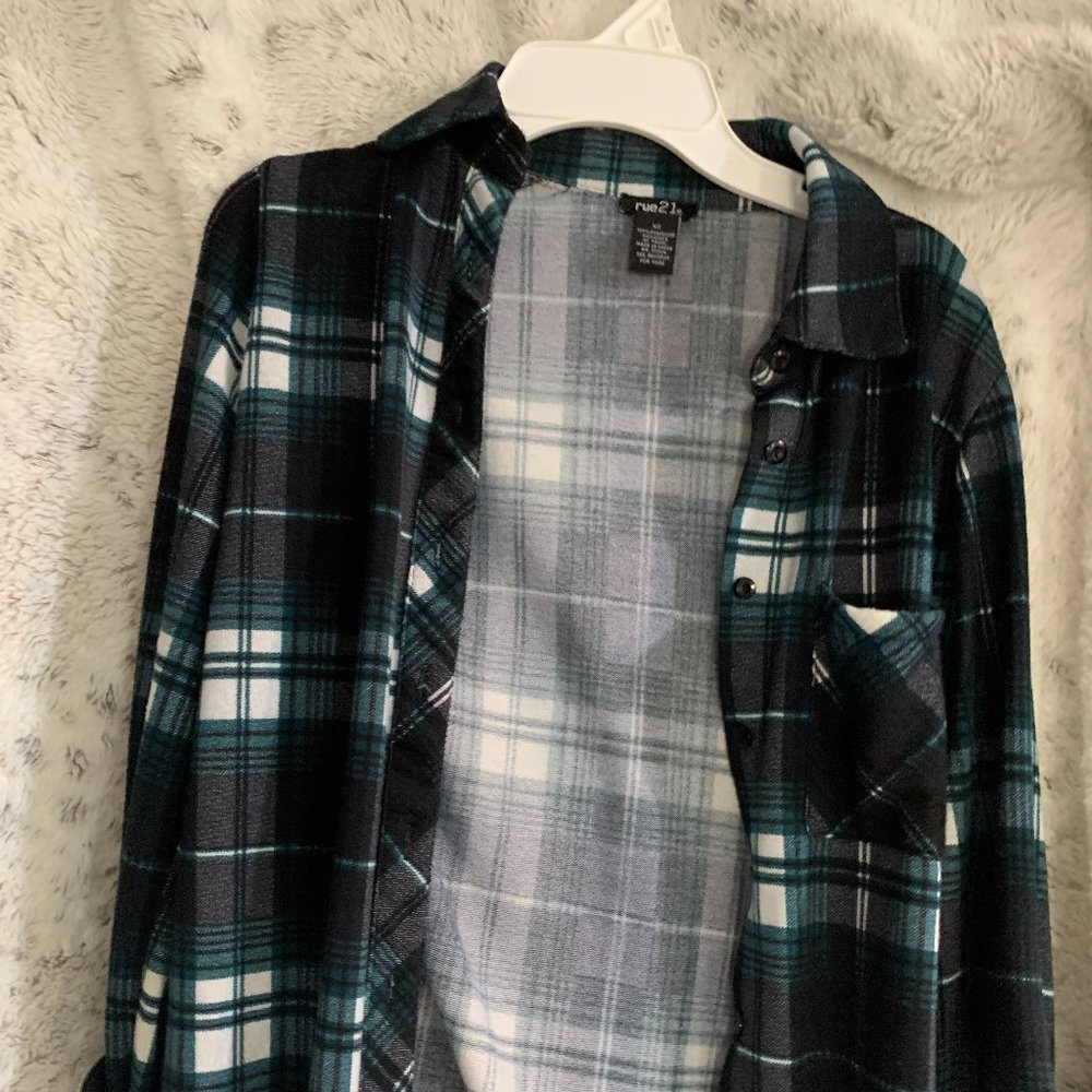 Rue21 Plaid Buttonup shirt